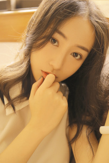 口吃的外国女孩迷上中国自学汉语